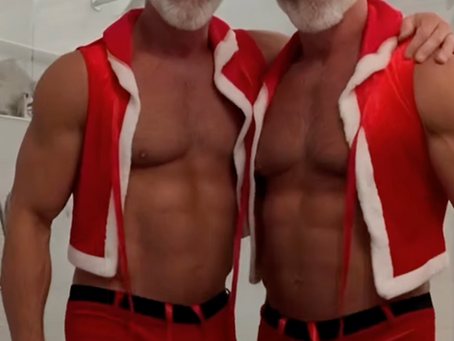 TWIN SANTAS 