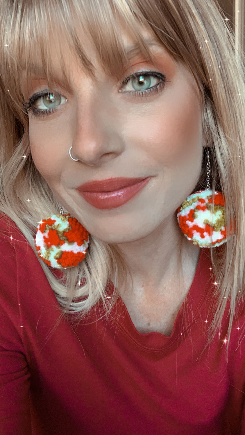 Thumbnail: Vintage Christmas Pom Pom Earrings
