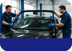 Tecnici Glasscar Vetri Auto sostituiscono parabrezza