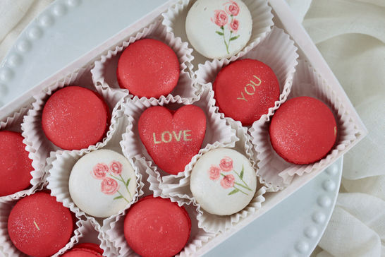 "I Love You" with floral macarons