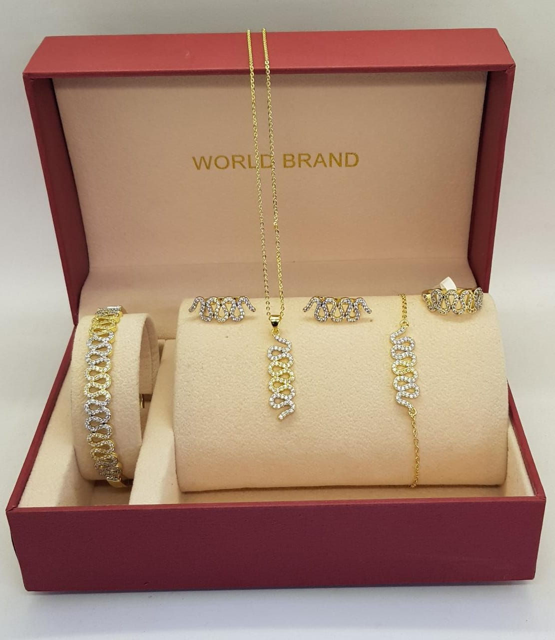 تجميعة مجوهرات فاخرة مع الضمان