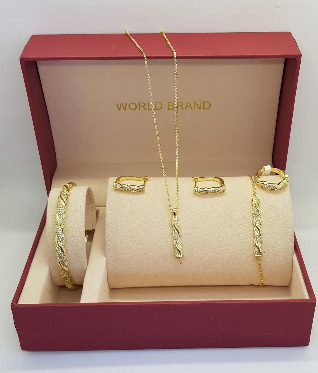 تجميعة مجوهرات فاخرة مع الضمان