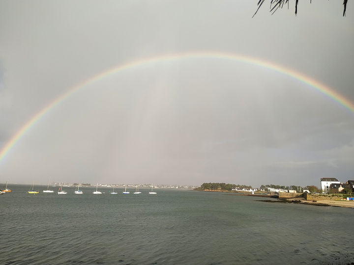 Arc-en-ciel sur la rade de Lorient depuis les remparts de la citadelle, à 10 min à pied de la maison d'hôtes Terre en Mer à Port-Louis