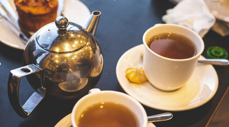 Tea pot and tea cups
