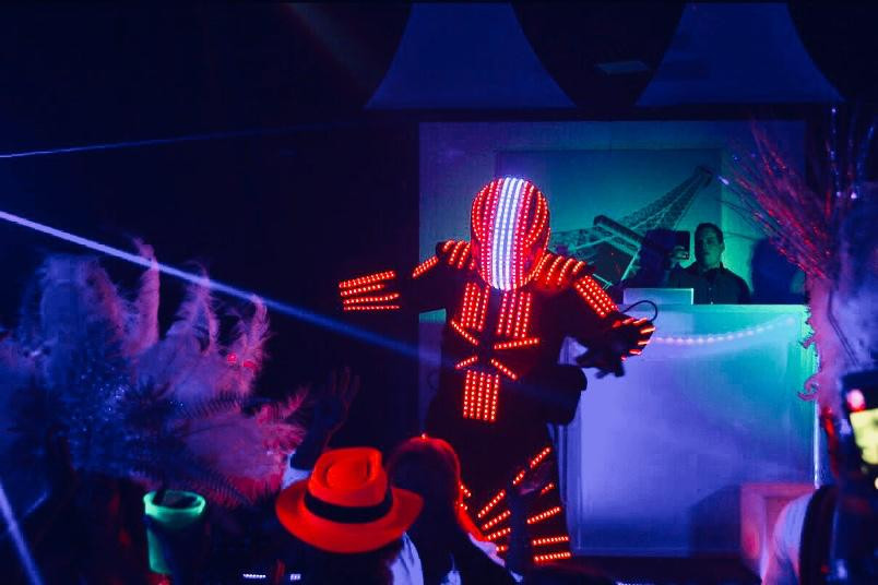 led-robot-giving-show-at-neon-party