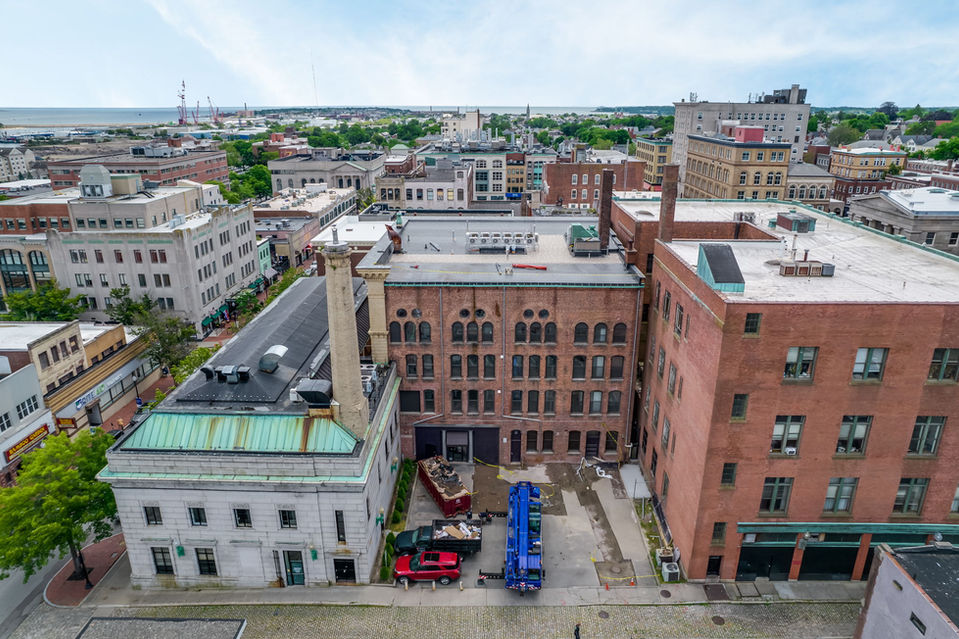 65-web-or-mls-105 William St Out New Bedford MA-6.jpg