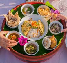 Thumbnail: Traditional Maldivian food served on a round tray