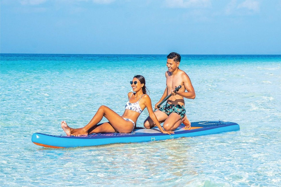 Miniatura: Couple on a paddleboard in clear blue water