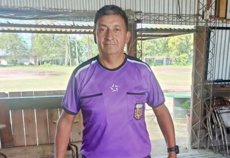 Conmoción: Murió un árbitro tras chocar contra un árbol