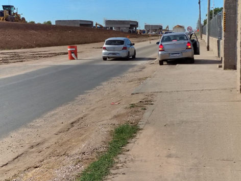 Reclaman reductores de velocidad en una colectora y advierten por el riesgo para circular