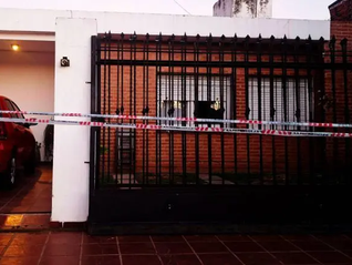 Otra tragedia golpea a Córdoba: una niña murió aplastada por un portón de hierro