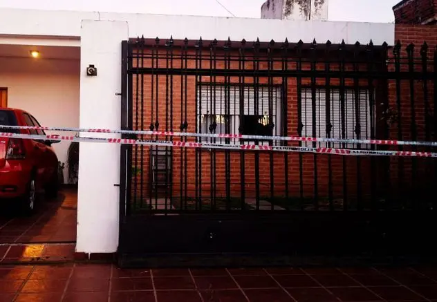 Otra tragedia golpea a Córdoba: una niña murió aplastada por un portón de hierro