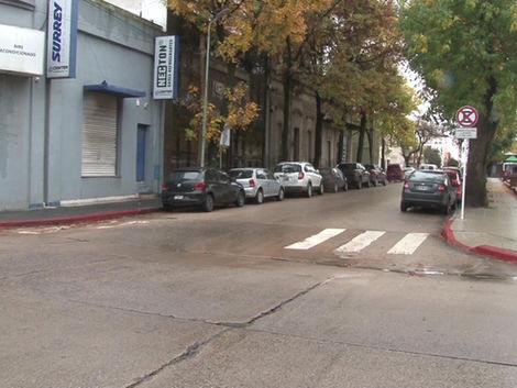 Chocó, huyó y lo dejó grave: buscan al conductor que abandonó a un motociclista