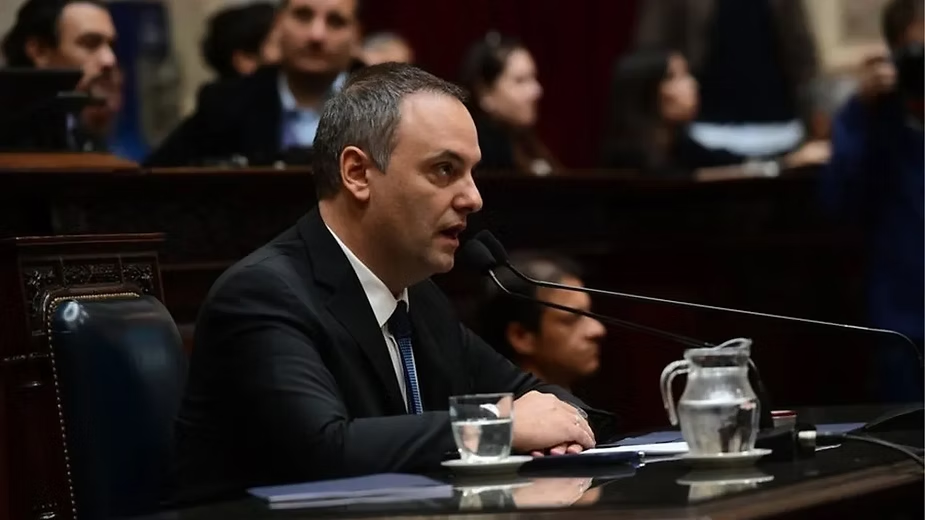 Manuel Adorni defendió su gestión, rechazó denuncias y aseguró que no va a renunciar