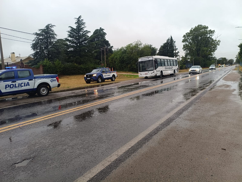 Grave choque en ruta 36: un motociclista lucha por su vida tras impactar contra un colectivo