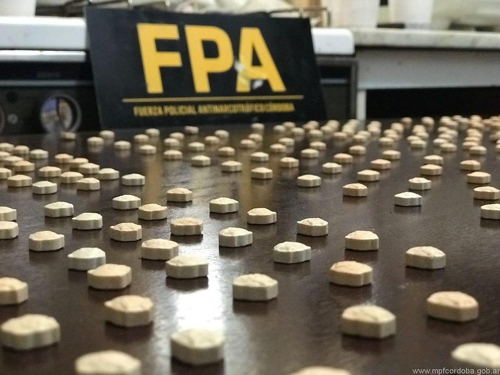 Detienen a tres jóvenes con 62 dosis de cocaína, pastillas de éxtasis y marihuana en pleno centro