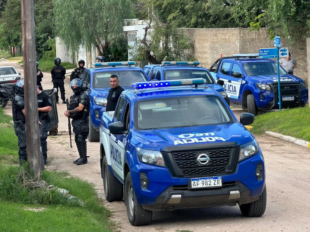 Allanaron una vivienda en Las Higueras por pintadas amenazantes en colegios