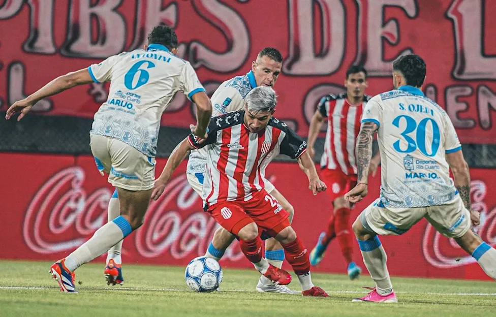Estudiantes no pudo sostener la ventaja y Barracas Central ganó en el segundo tiempo