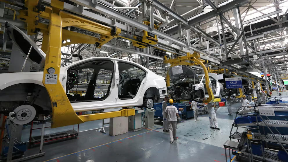 La economía cae fuerte y enciende alarmas: consumo e industria, los más golpeados