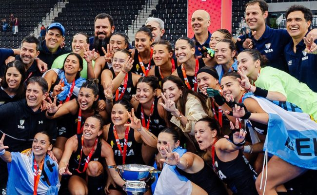 Luciana Aymar presente en la consagración de Las Leonas.