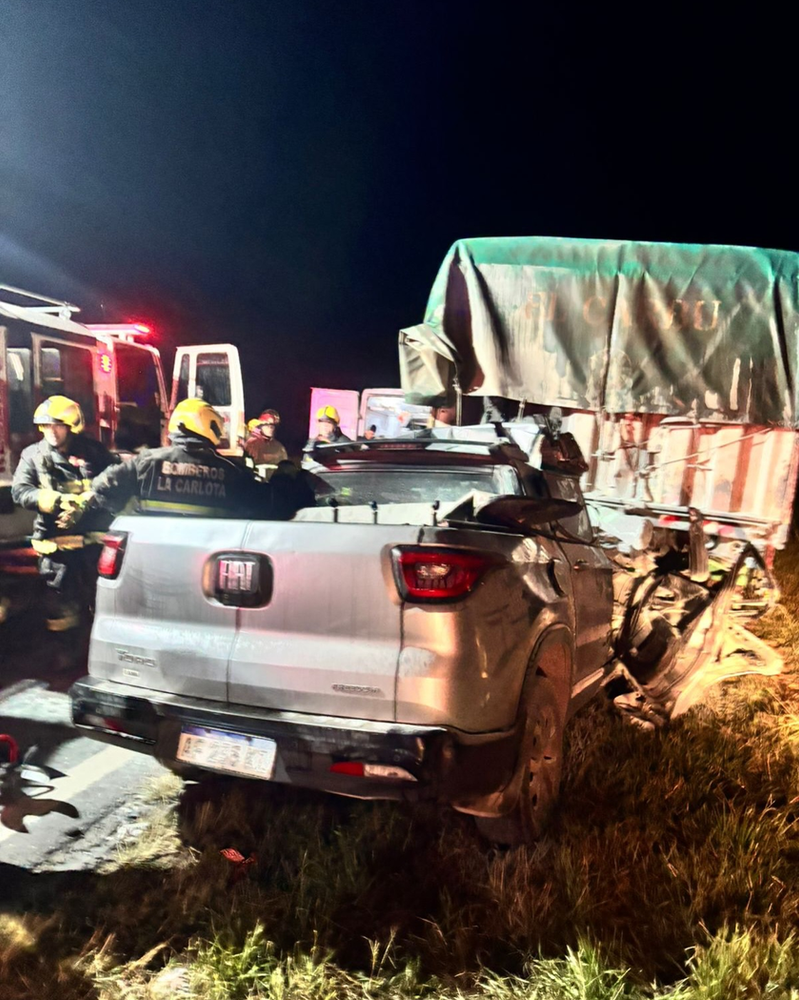 Choque fatal en Ruta 8: una camioneta impactó contra un acoplado y su conductor murió