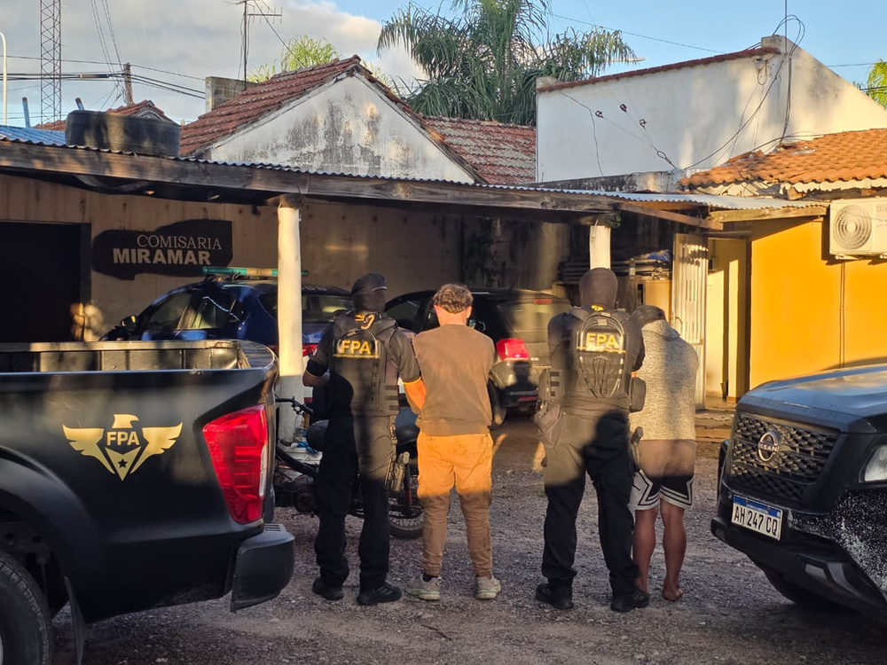 Cayeron dos hombres con droga en pleno operativo antinarcoticos en la ciudad