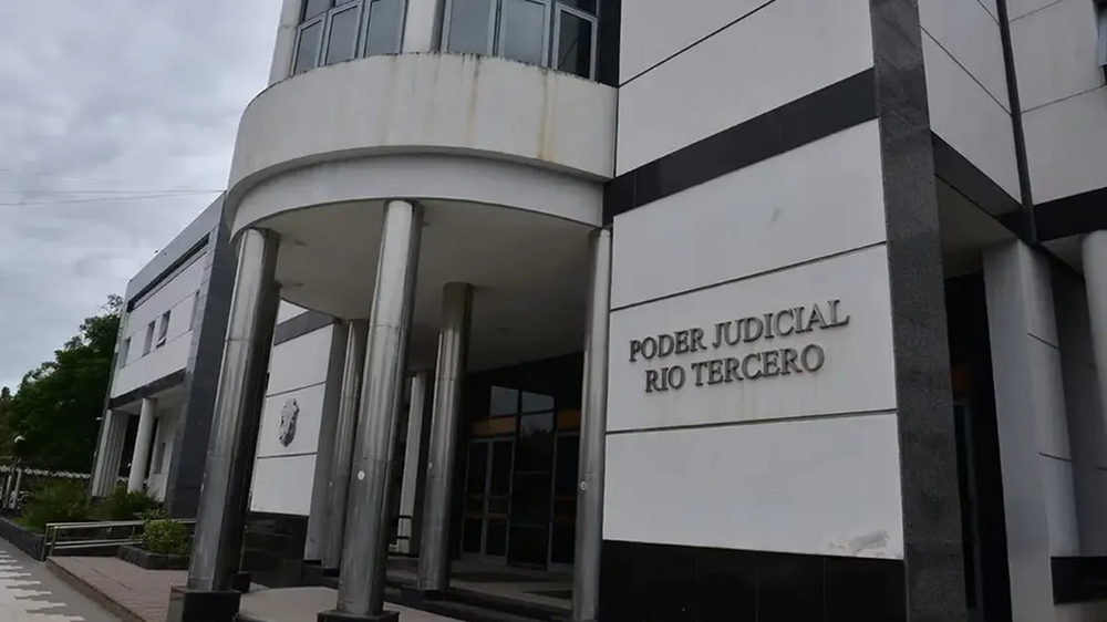 Juicio por el crimen de Almafuerte: la hija acusada de matar a su padre llega al banquillo tras denunciar años de abusos