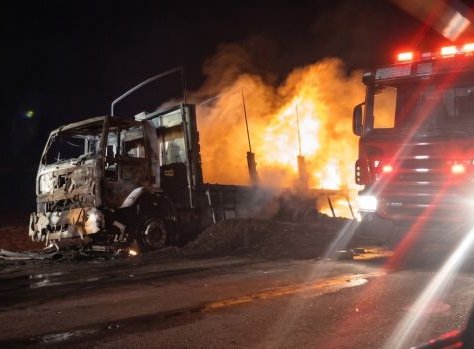 Dos accidentes con camiones en ruta 35 durante la madrugada: uno terminó incendiado