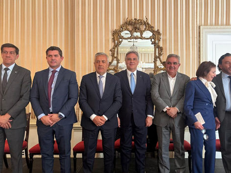 Llaryora respaldó la estabilidad económica de Milei en EE.UU., pero volvió a cuestionar las retenciones