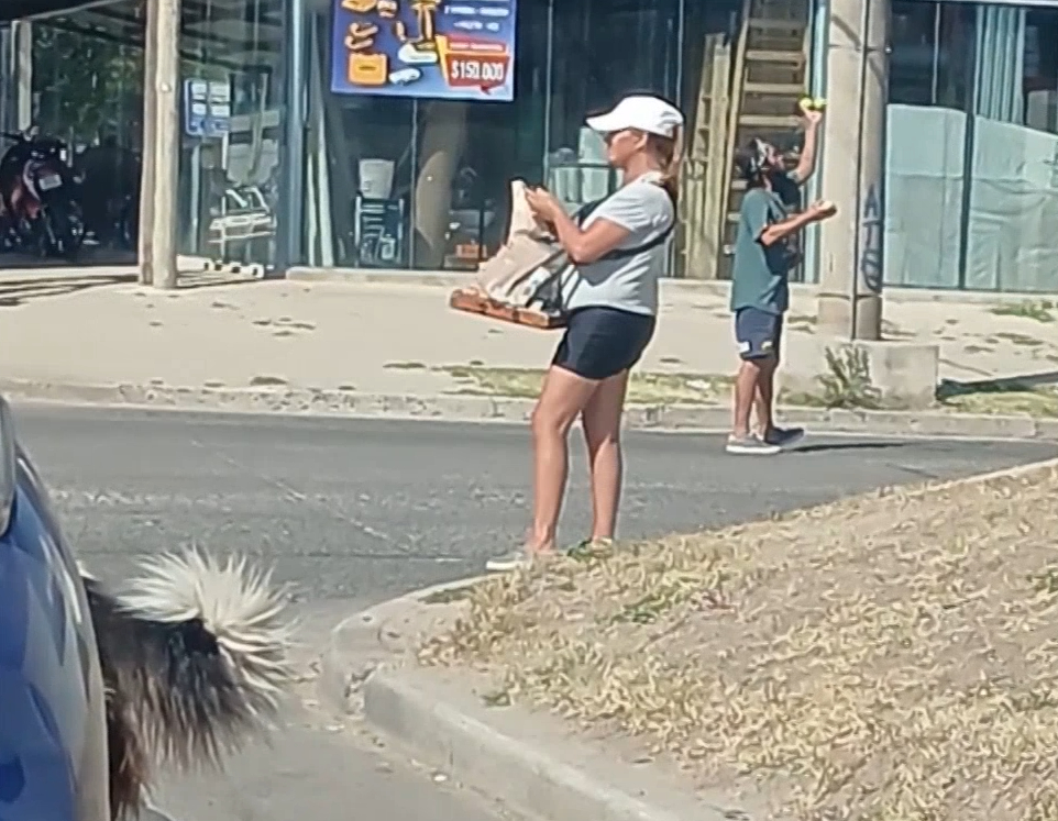 “No me dejan trabajar”: una vendedora de churros denuncia que fue retirada de la calle