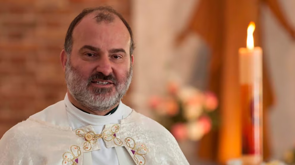Mientras enfrenta un juicio por abuso, el sacerdote Patricio Cruz Viale suma otra denuncia pública