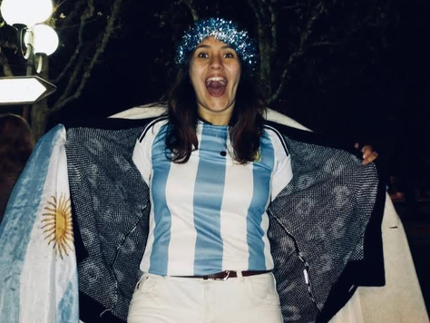 Vive en Suiza, pero no duda: “Soy argentina hasta que me muera” y así espera el duelo del Mundial