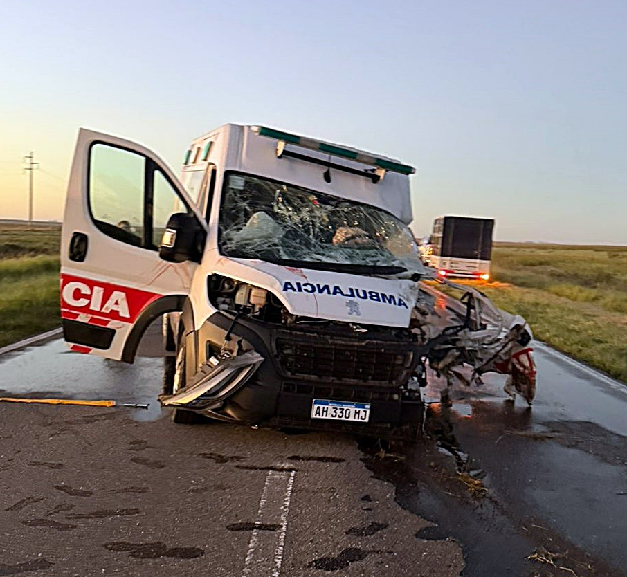 Tragedia en el sur cordobés: un fallecido en un choque entre una ambulancia y una camioneta
