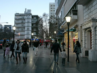 Feriado largo y ventas en baja: comerciantes abrieron pero el movimiento no apareció