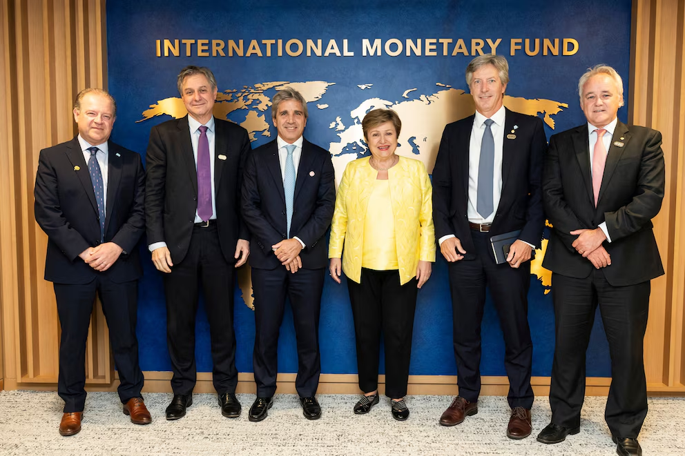 Deuda con el FMI: el peso de los dólares que condicionan a la argentina