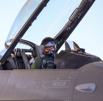 Pilotos argentinos volaron solos el F-16 en Estados Unidos
