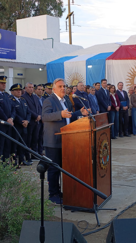 Llaryora inauguró en Villa María la primera Escuela de Oficiales del interior provincial