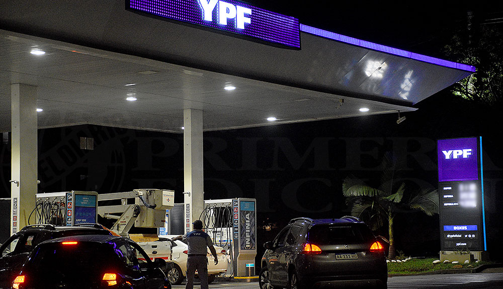 YPF aplicará un “amortiguador” de precios por 45 días en medio de la caída del consumo