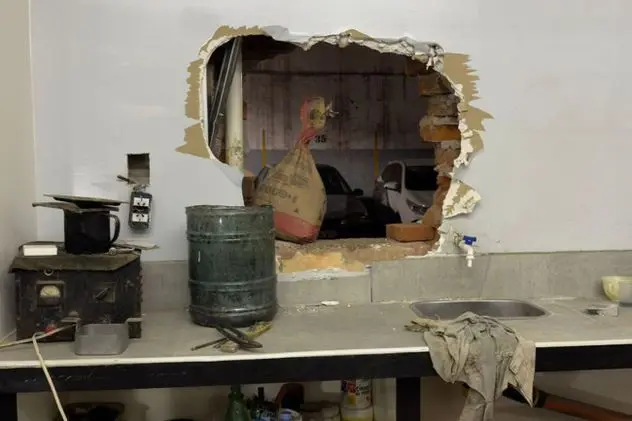 Robaron una caja fuerte con oro tras hacer un boquete en una joyería del centro de Córdoba