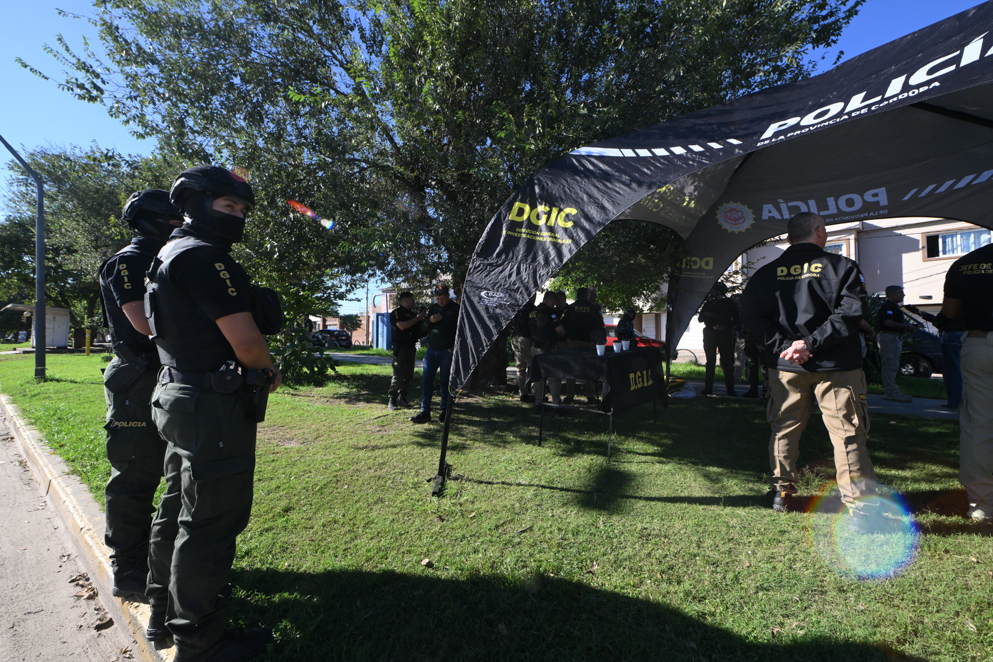 Allanamientos por amenazas en escuelas: investigan mensajes y advierten sobre su viralización