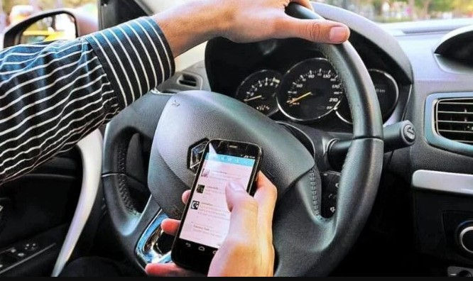 Alerta al volante: llegan cámaras inteligentes que detectan si usás el celular mientras manejás