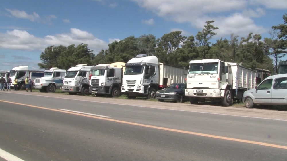 Malestar en el campo por el paro de transportistas “El costo lo estamos pagando nosotros”