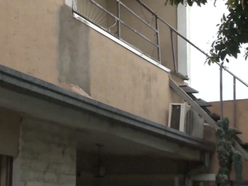 Tormenta fatal: lo que se sabe de la mujer que murió electrocutada al tocar una escalera metálica en plena tormenta