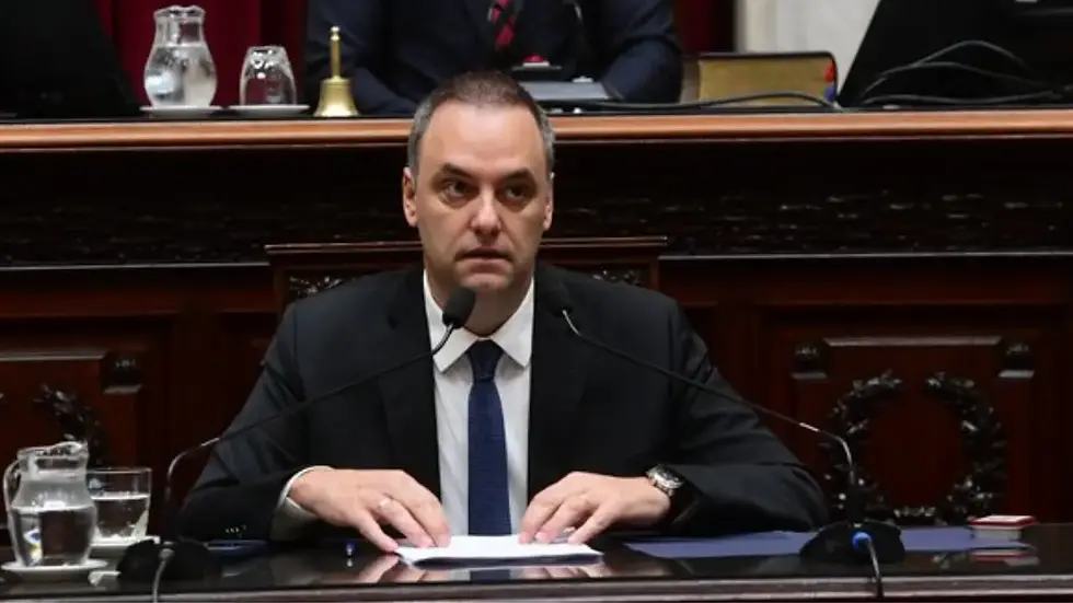 Manuel Adorni defendió su gestión, rechazó denuncias y aseguró que no va a renunciar