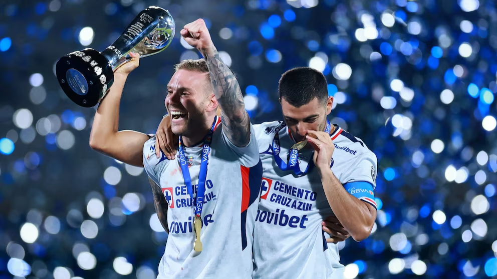 Un riocuartense, ex Atenas, hizo campeón a Cruz Azul con un gol agónico en México