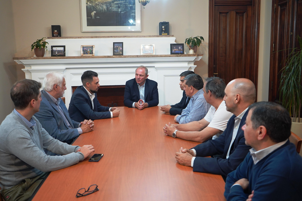 La Provincia cubrirá el 50% del pasaje para garantizar el traslado de 450 trabajadores de AVEX