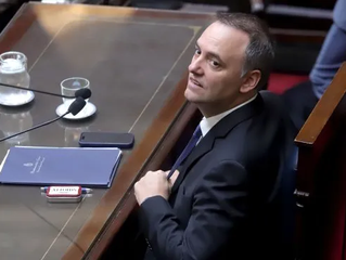 Adorni, en la mira: escándalo, estrategia política y un gobierno bajo presión
