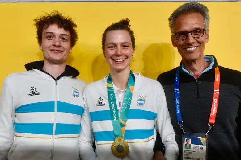 Pascual Di Tella junto a su hermana Isabel y su padre Rafael