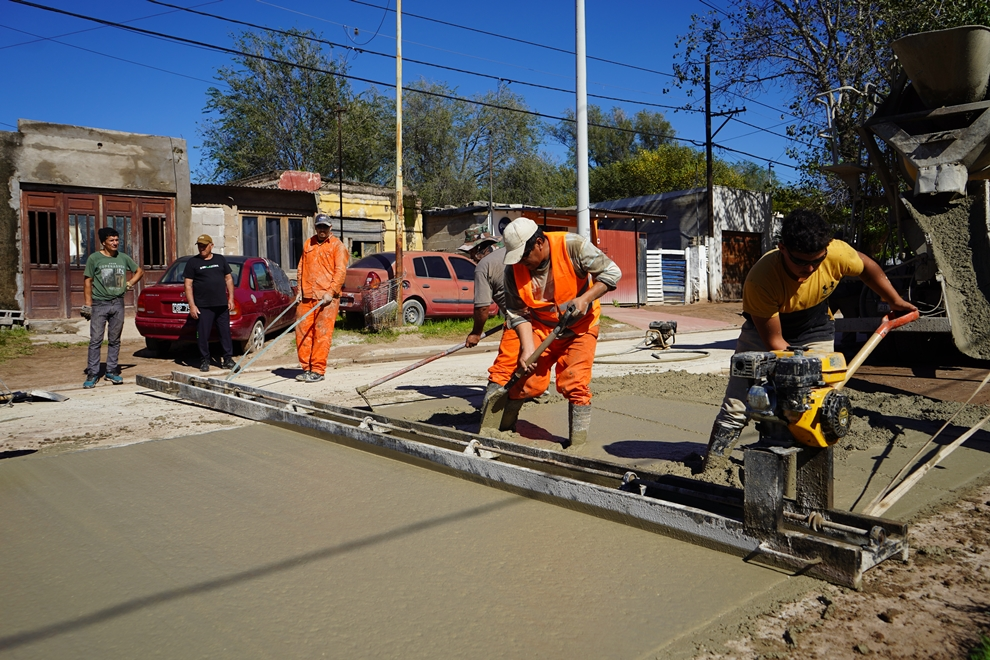 “Hace años que no había 100 cuadras en ejecución”: avanzan las obras nocturnas en Río Cuarto