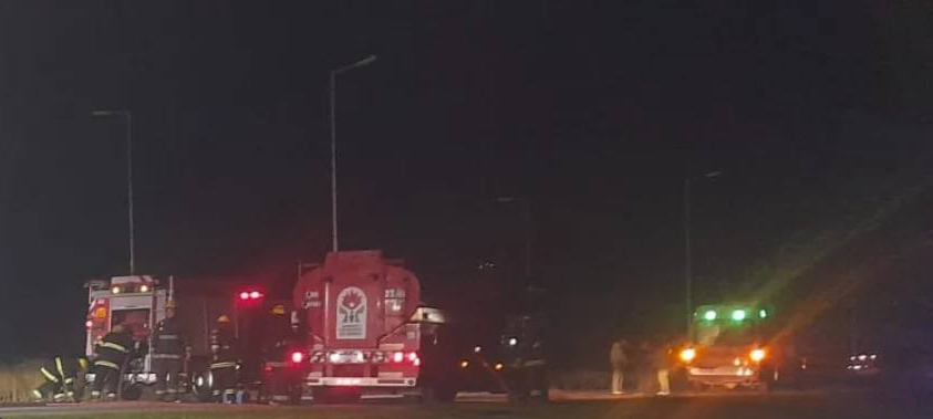 Un camionero murió calcinado tras impactar contra un transporte de gas